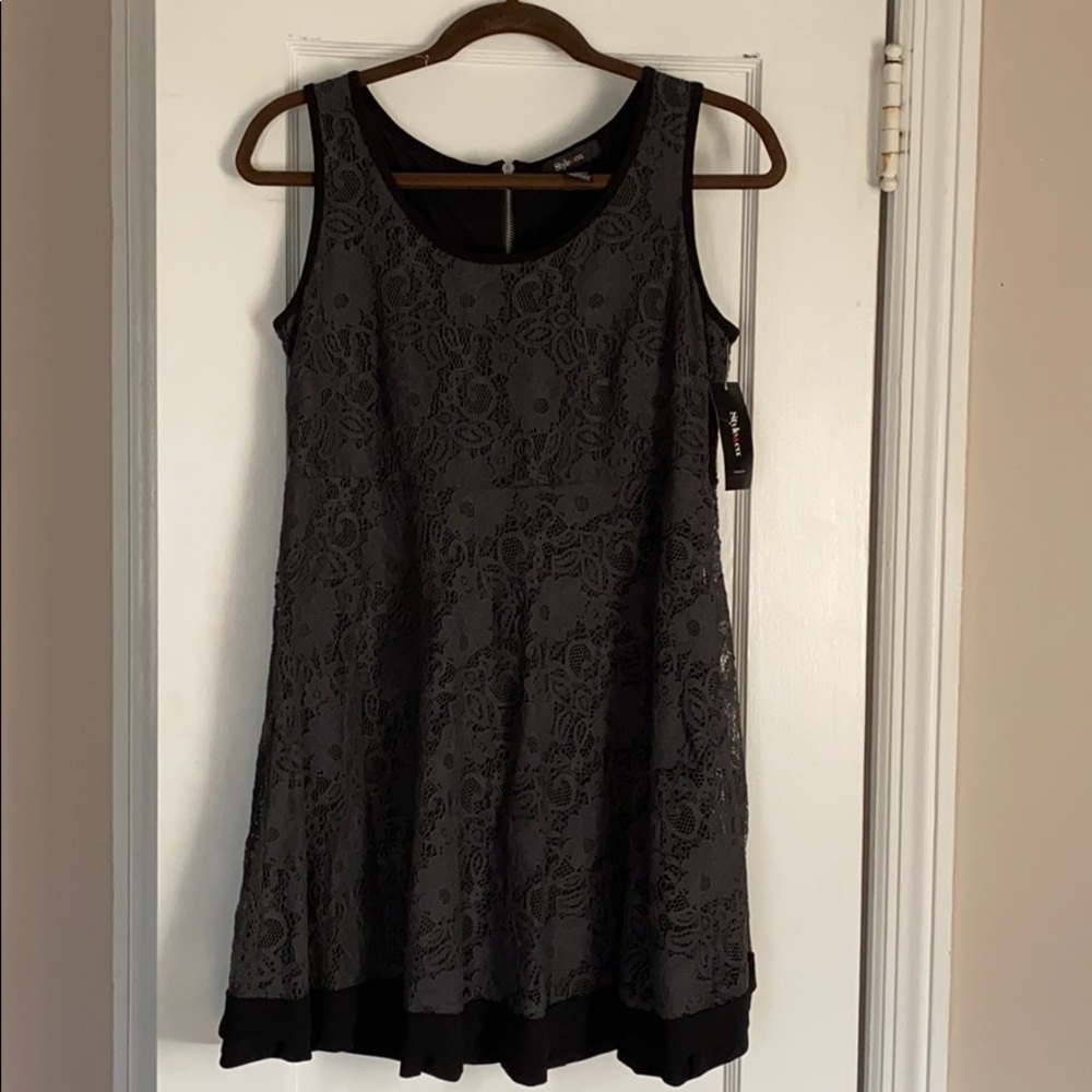 Black lace sleeveless dress